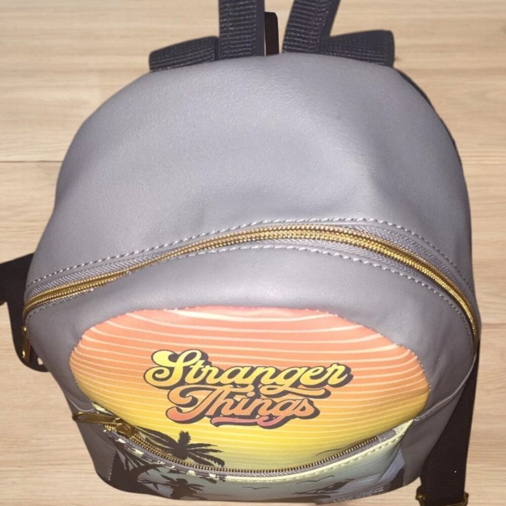 Stranger Things Mini Backpack Demogorgon with Surfer - Picture 4 of 7